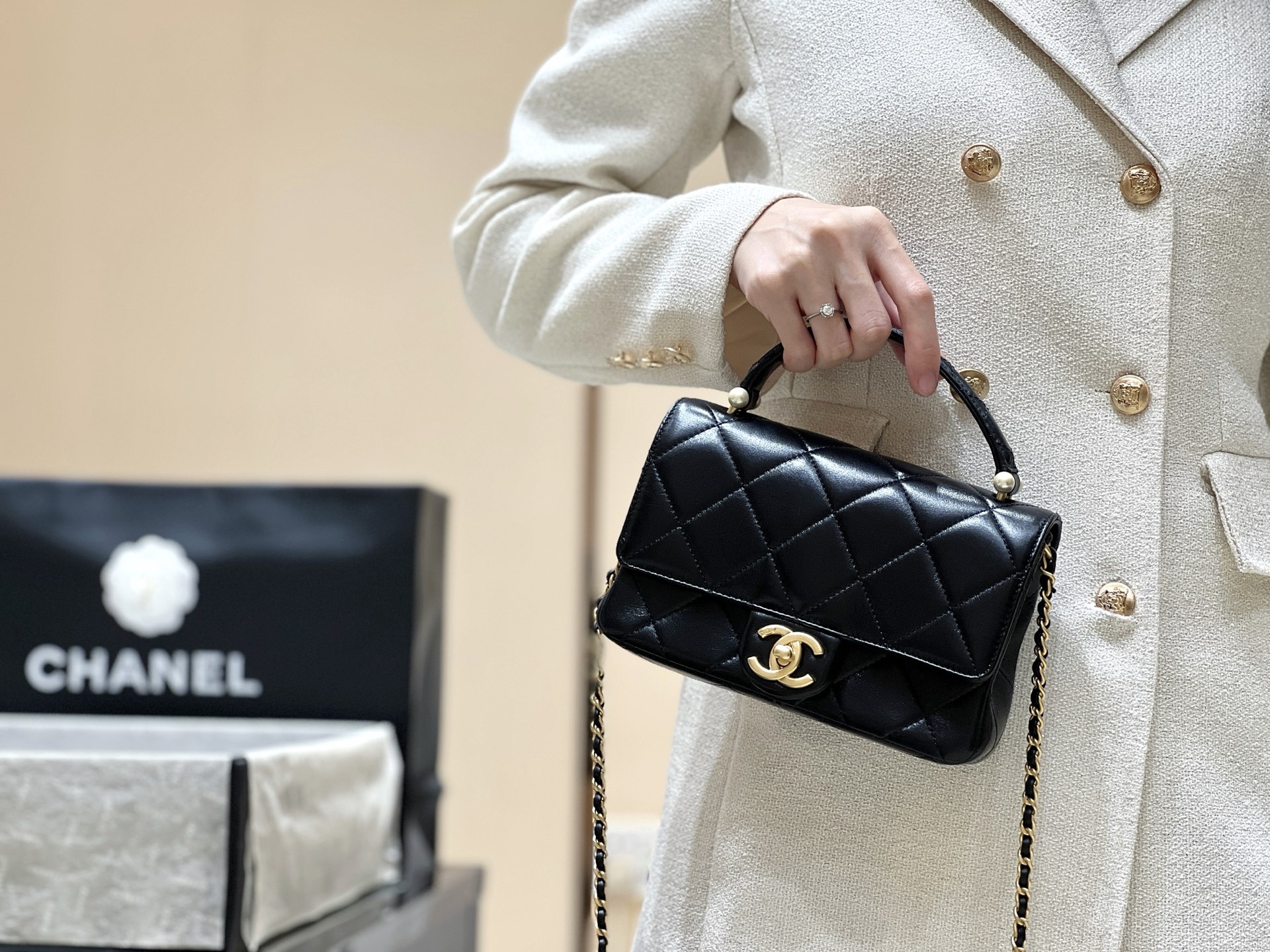 Chanel 25P Spring/Summer Preview Series Global Limited Pearl Handle Bag AS5399 00138