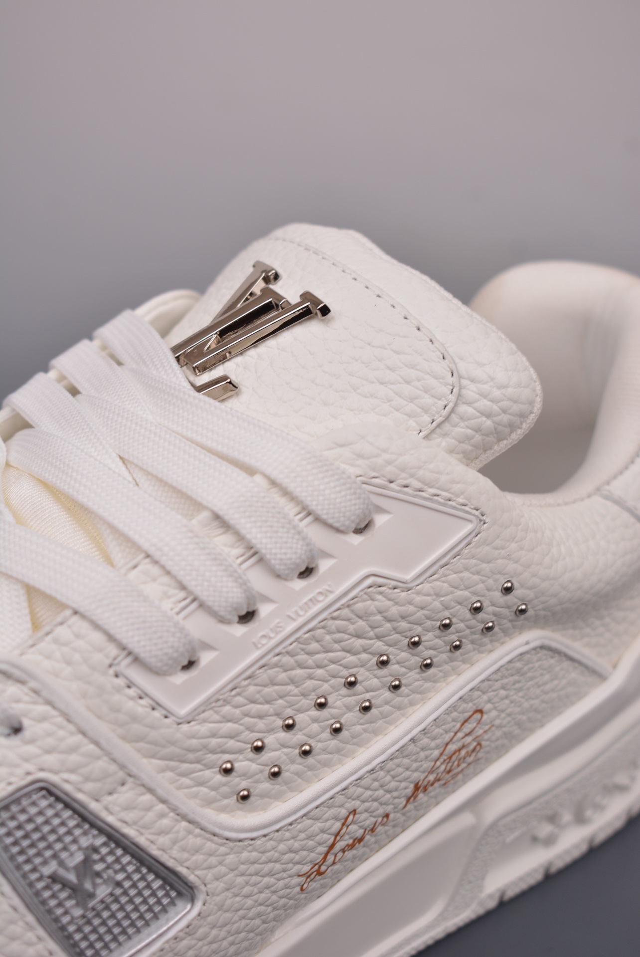 2021 Louis Vuitton Trainer Rivet White