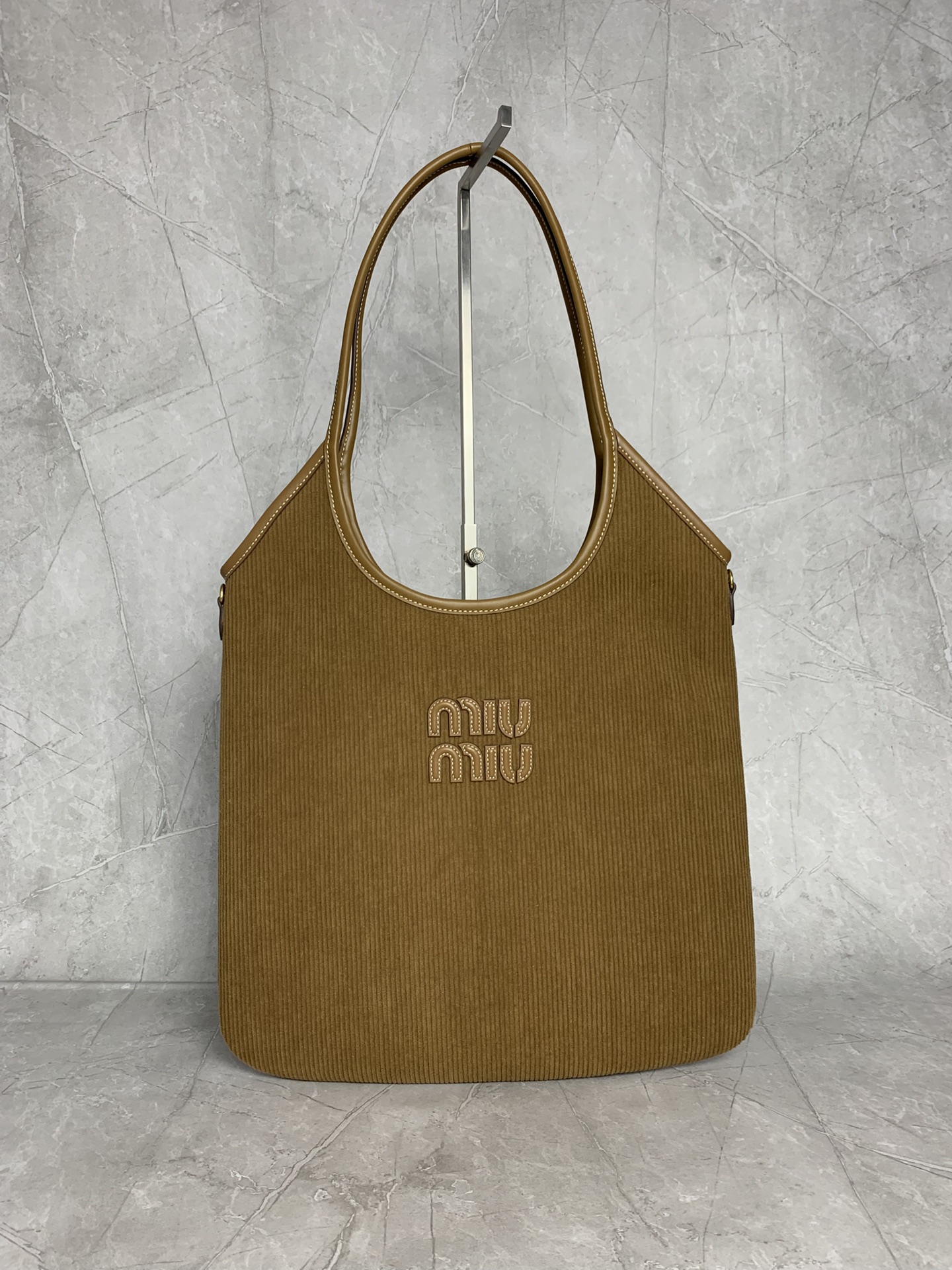 Miu Miu hobo tote 5BG231