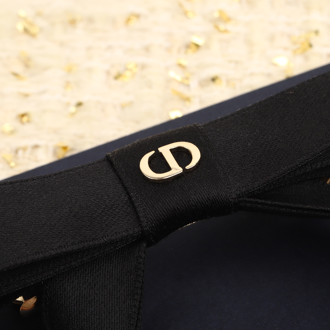 Dior Bow CD Letter Hairpin