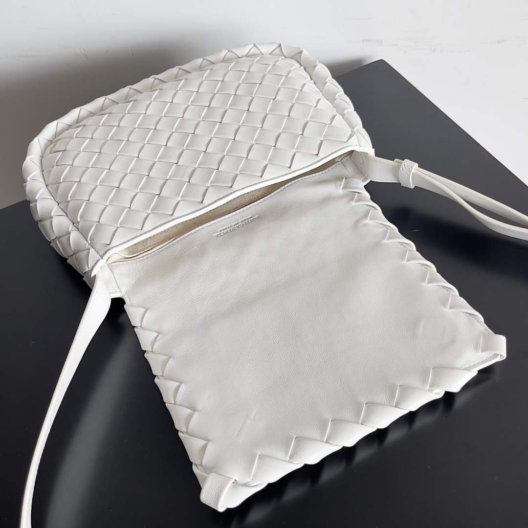 Bottega Veneta Cobble Bag 755659