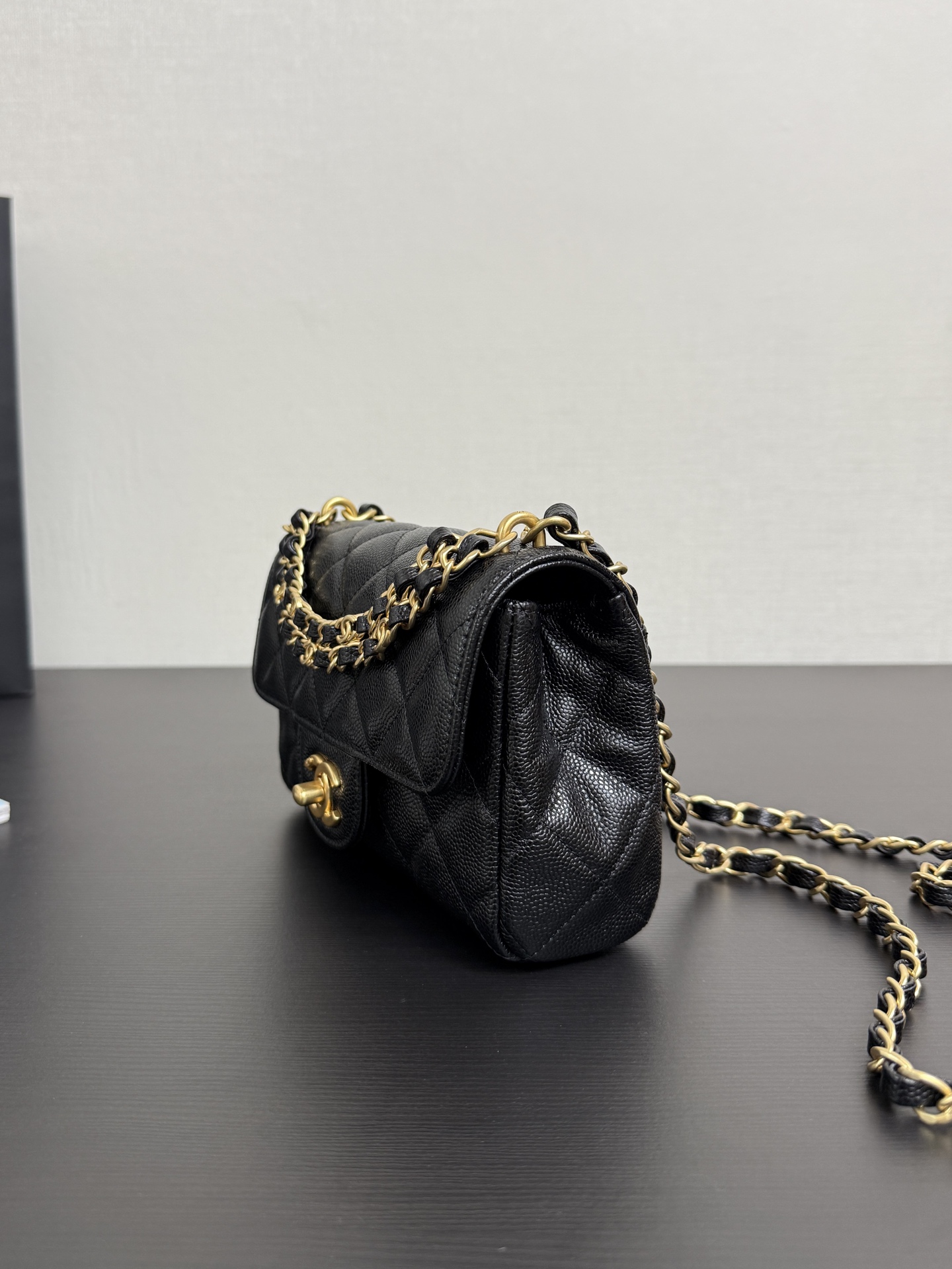 Chanel 25P Cowhide Double Chain Bag 99453