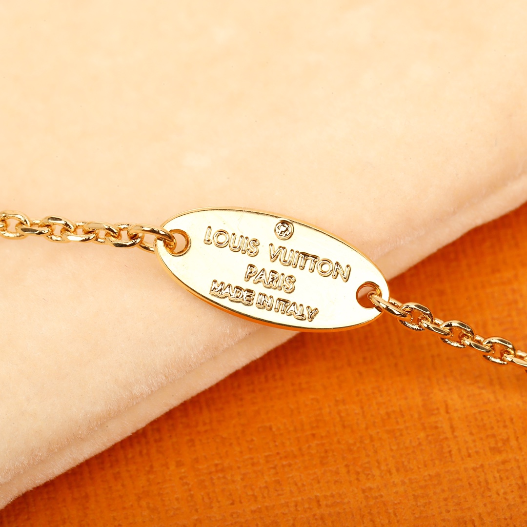 Louis Vuitton trendy logo necklace