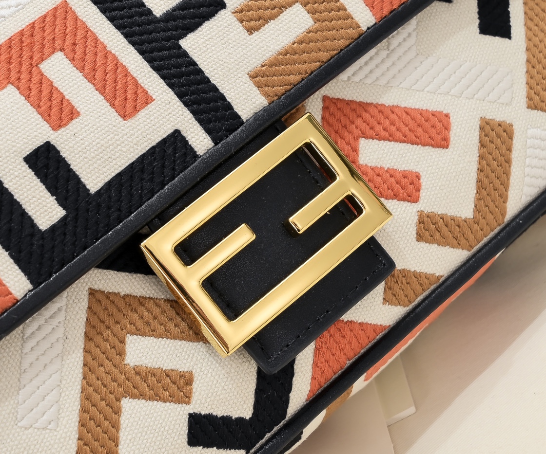 FENDI Baguette Shoulder Bag 1002