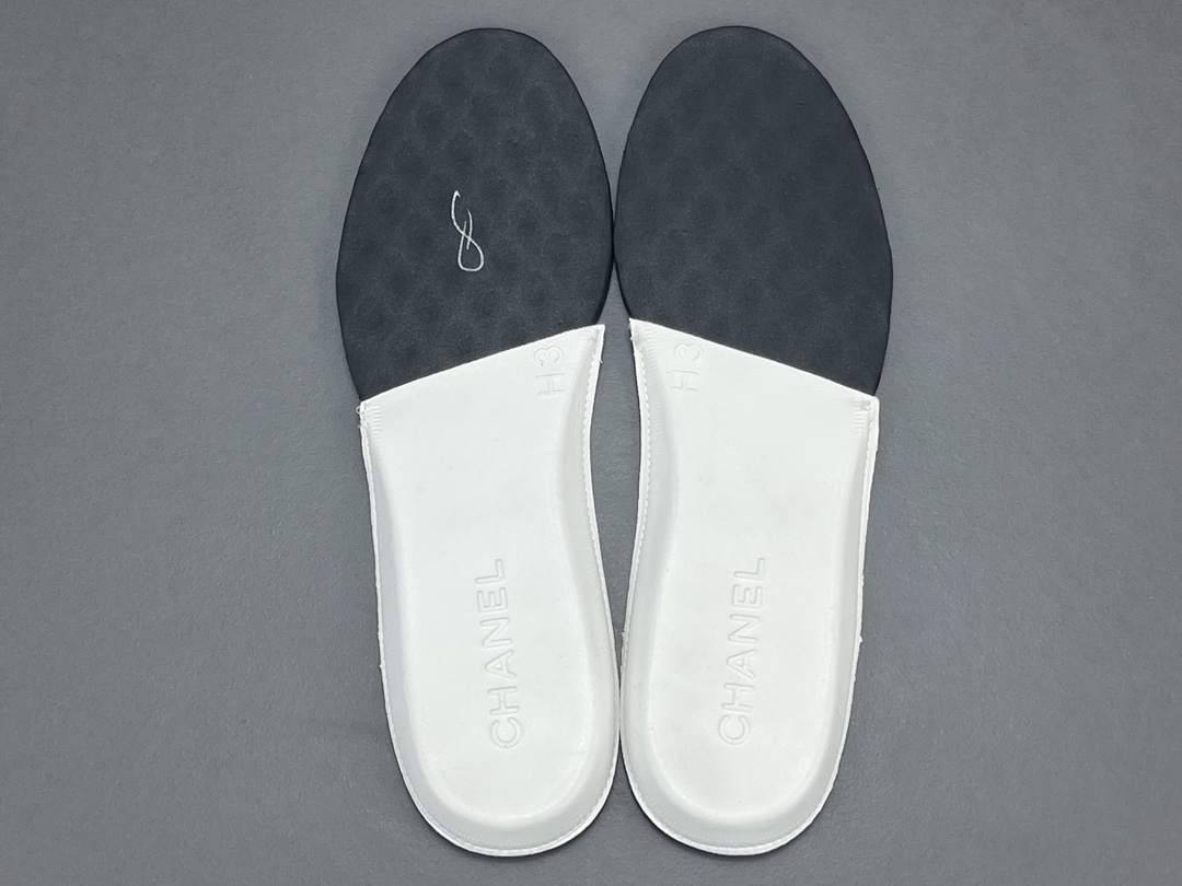 Chanel A25 CC Calfskin Trainers Sneaker G46372-B19848-NAFGO
