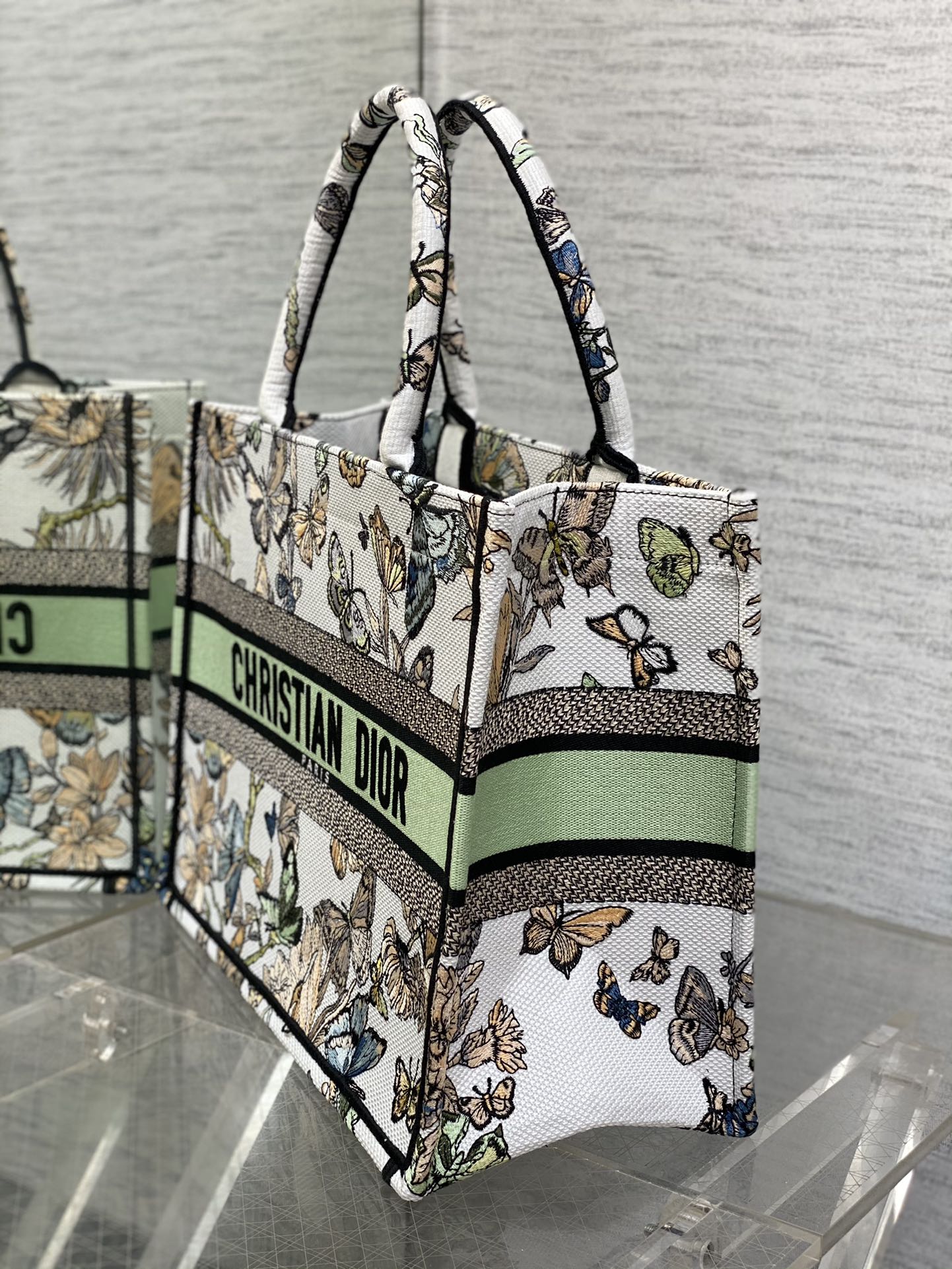 Dior embroidered tote bag medium