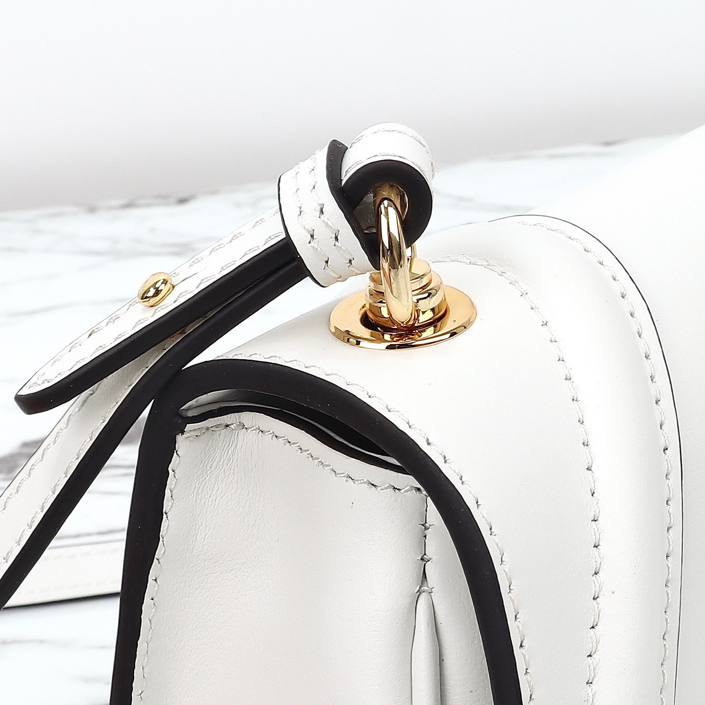 Gucci Blondie small shoulder bag 815700