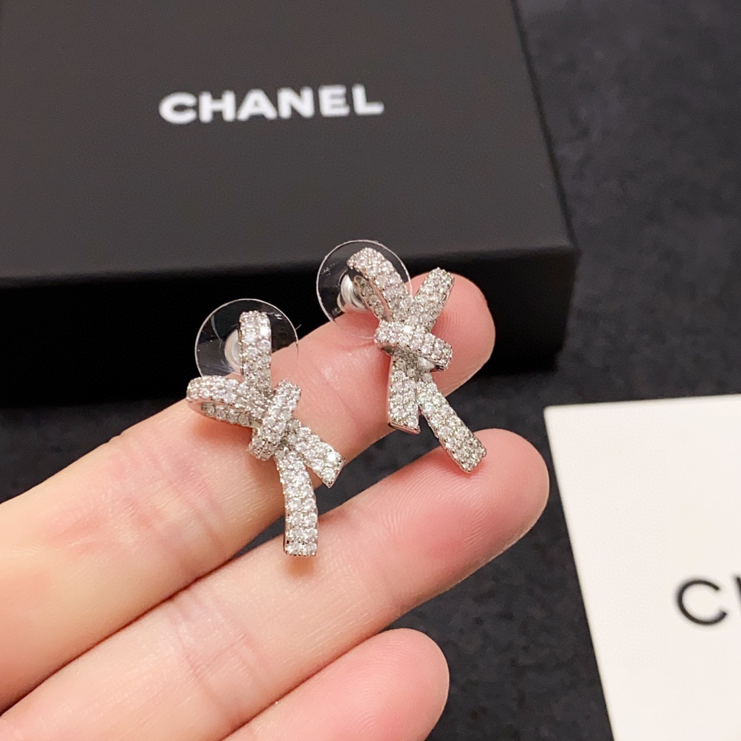 Chanel diamond bow