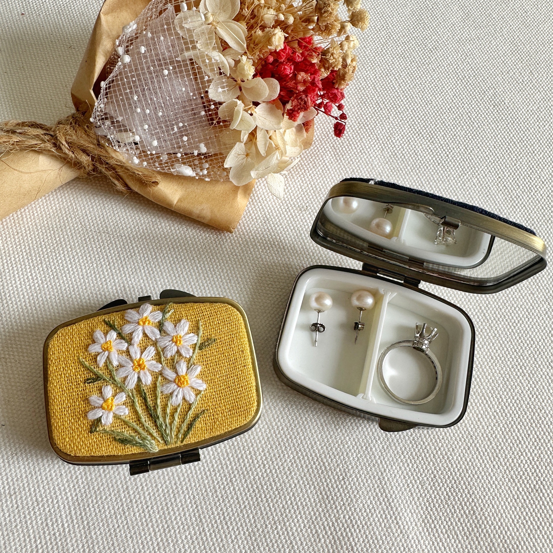 🔥Last Day 50% OFF🔥Floral Embroidered Rectangle Mini Jewelry Box, Cute Compact Mirror