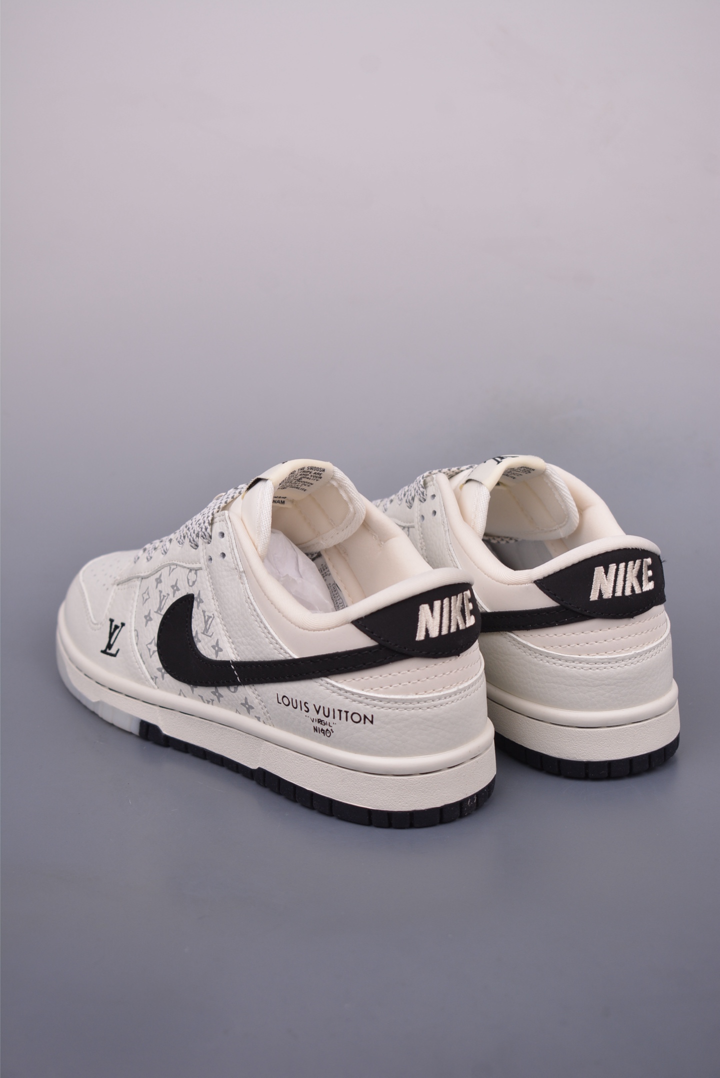Louis Vuitton x Nike SB Dunk Low sneakers White and Black LV Print CH8311-112
