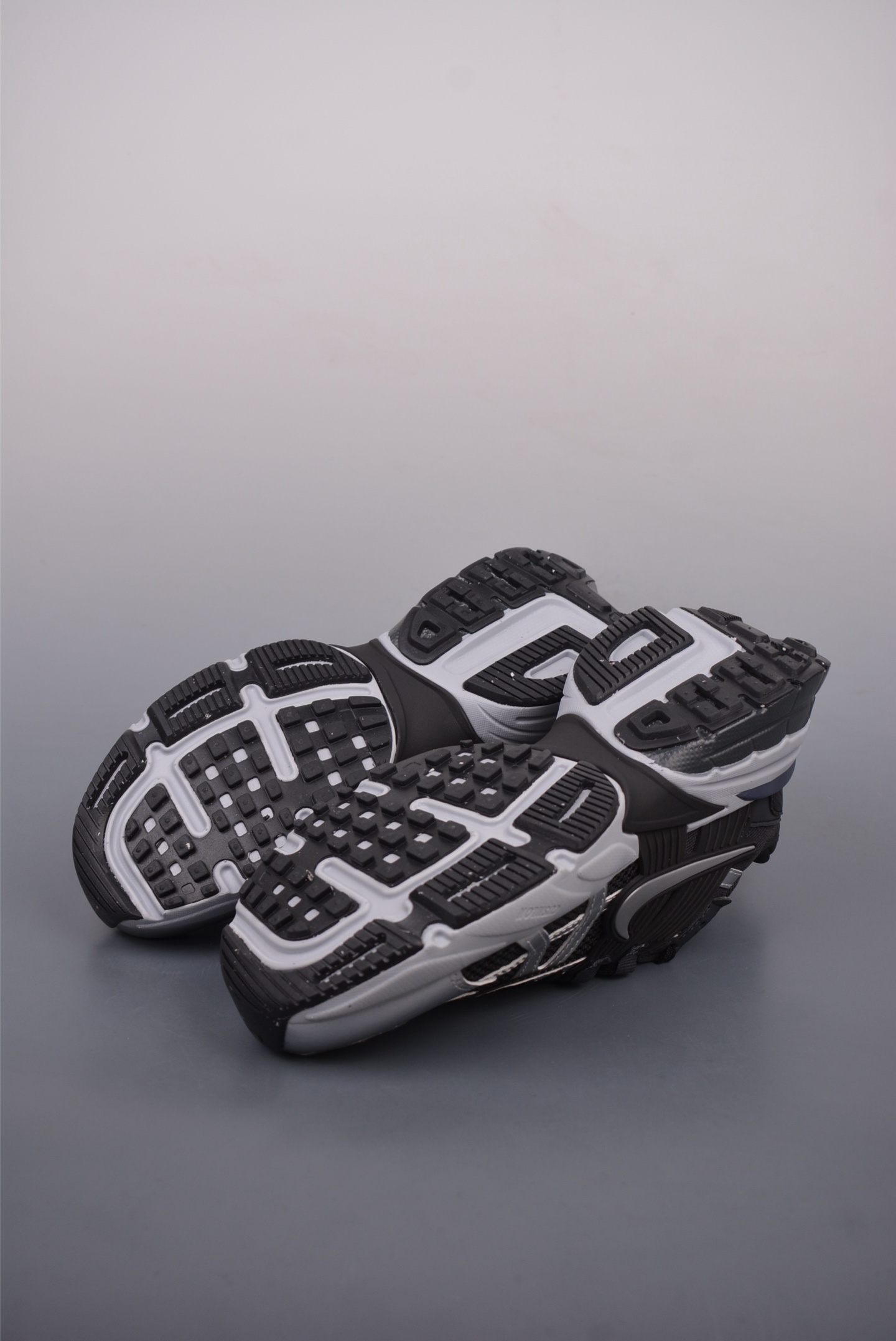 Nike Wmns V2K Runtekk LowBlack Metallic Silver FD0736-005