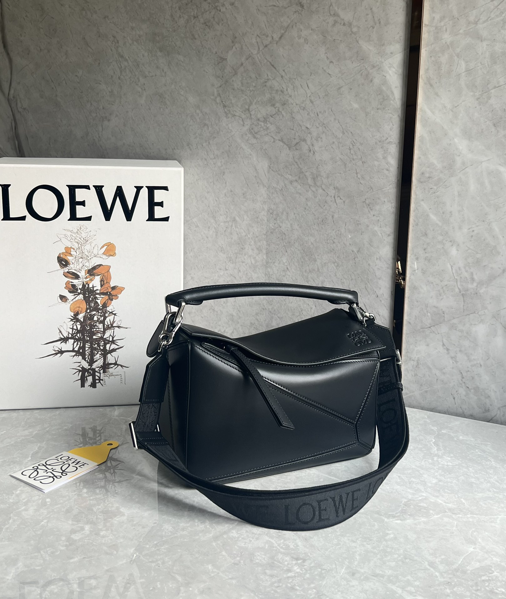 Loewe zzle embroidered shoulder strap bag 0189