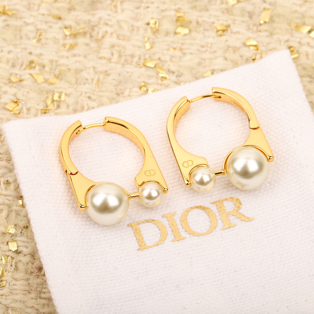 Dior Large and small pearl earrings