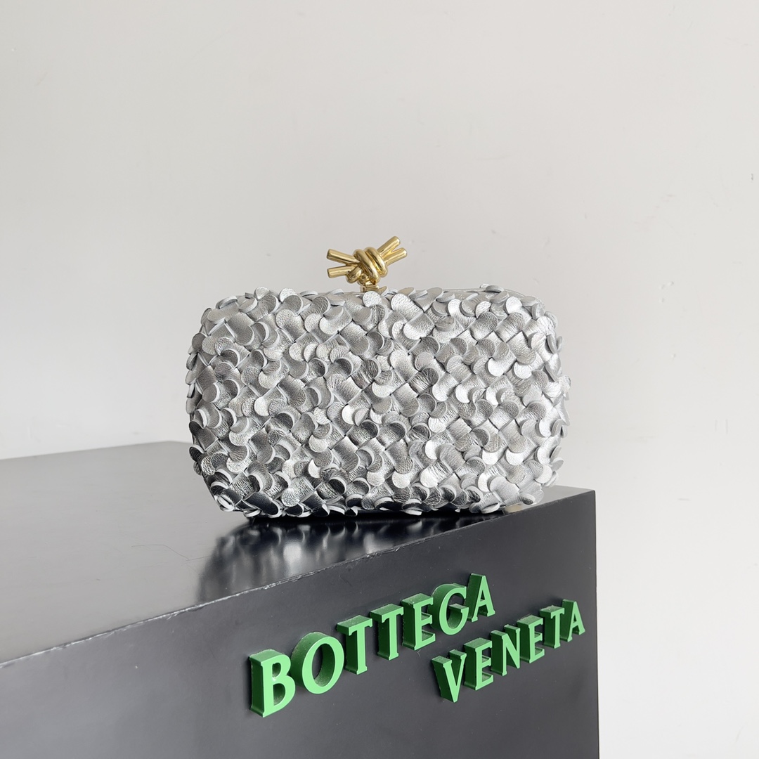 Bottega Veneta 24 Spring Fashion Petal Braided Evening Bag 717622