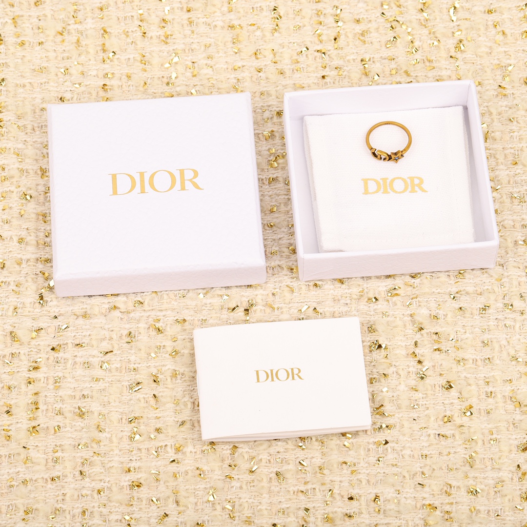 Dior retro five-pointed star CD ring
