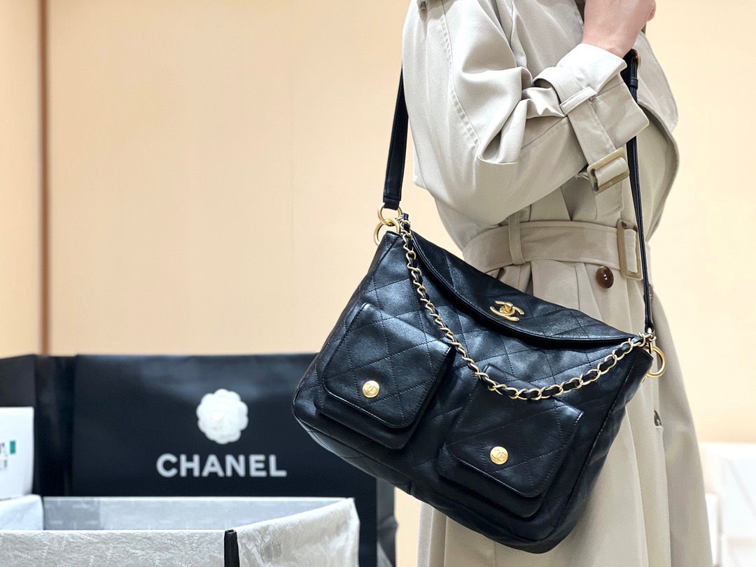 Chanel 24A Haute Couture Collection vintage messenger bag AS4993