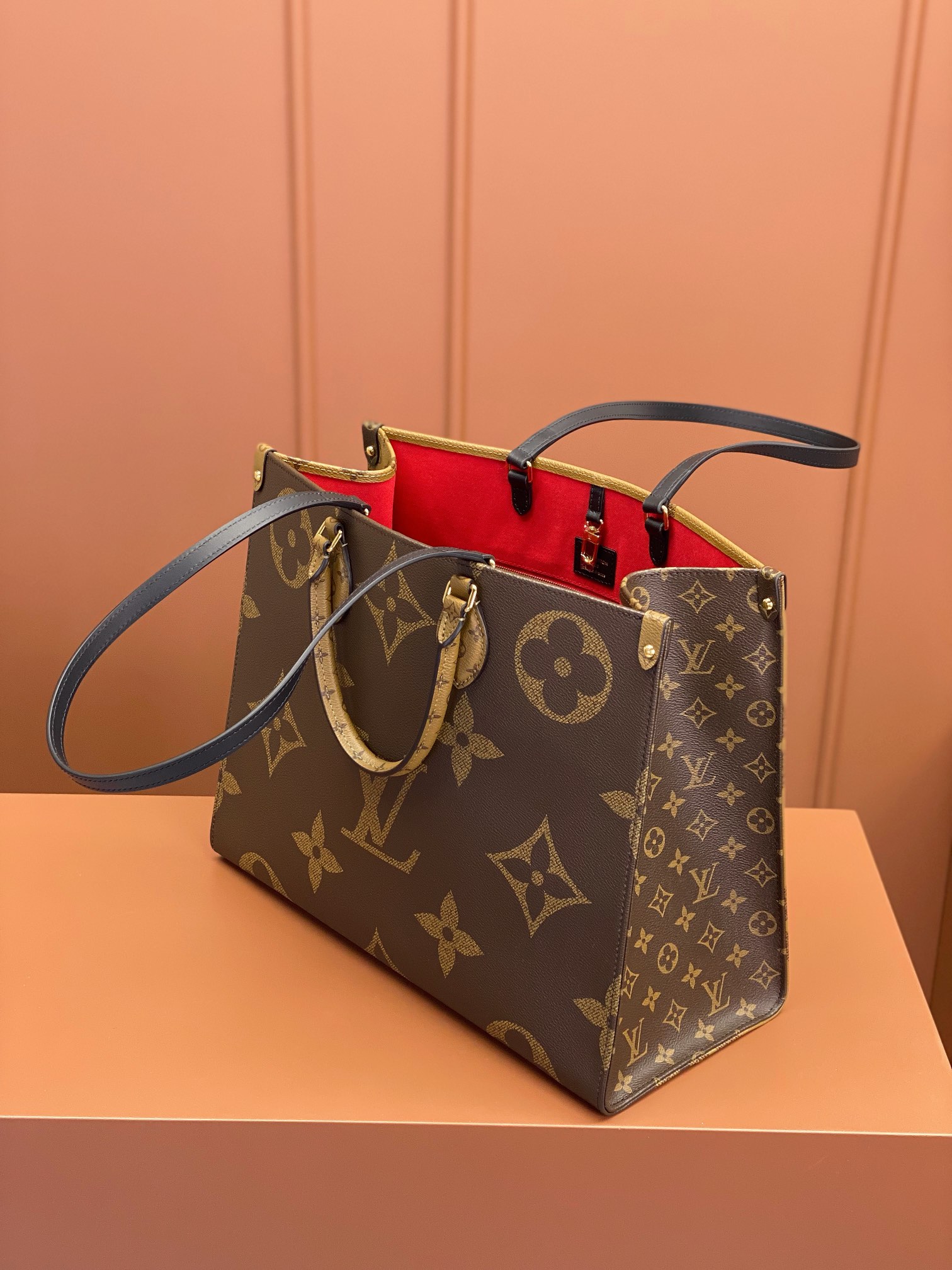 Louis Vuitton ONTHEGO Large Handbag M45320
