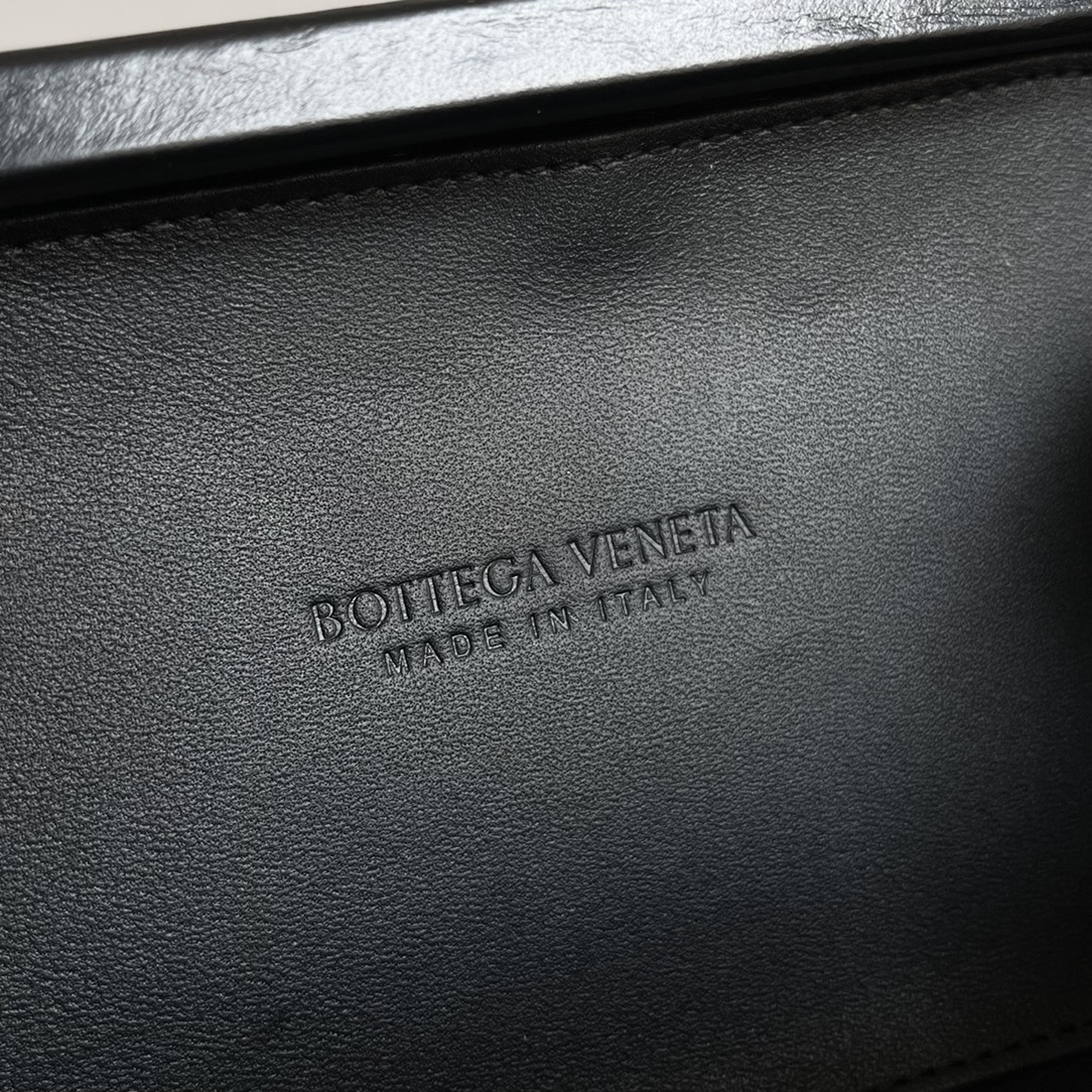Bottega Veneta Knot woven evening bag 717623