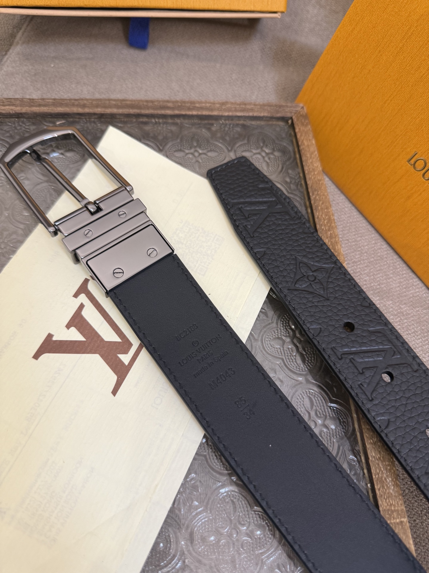 Louis Vuitton embossed cowhide double-sided men's belt, 3.5cm wide