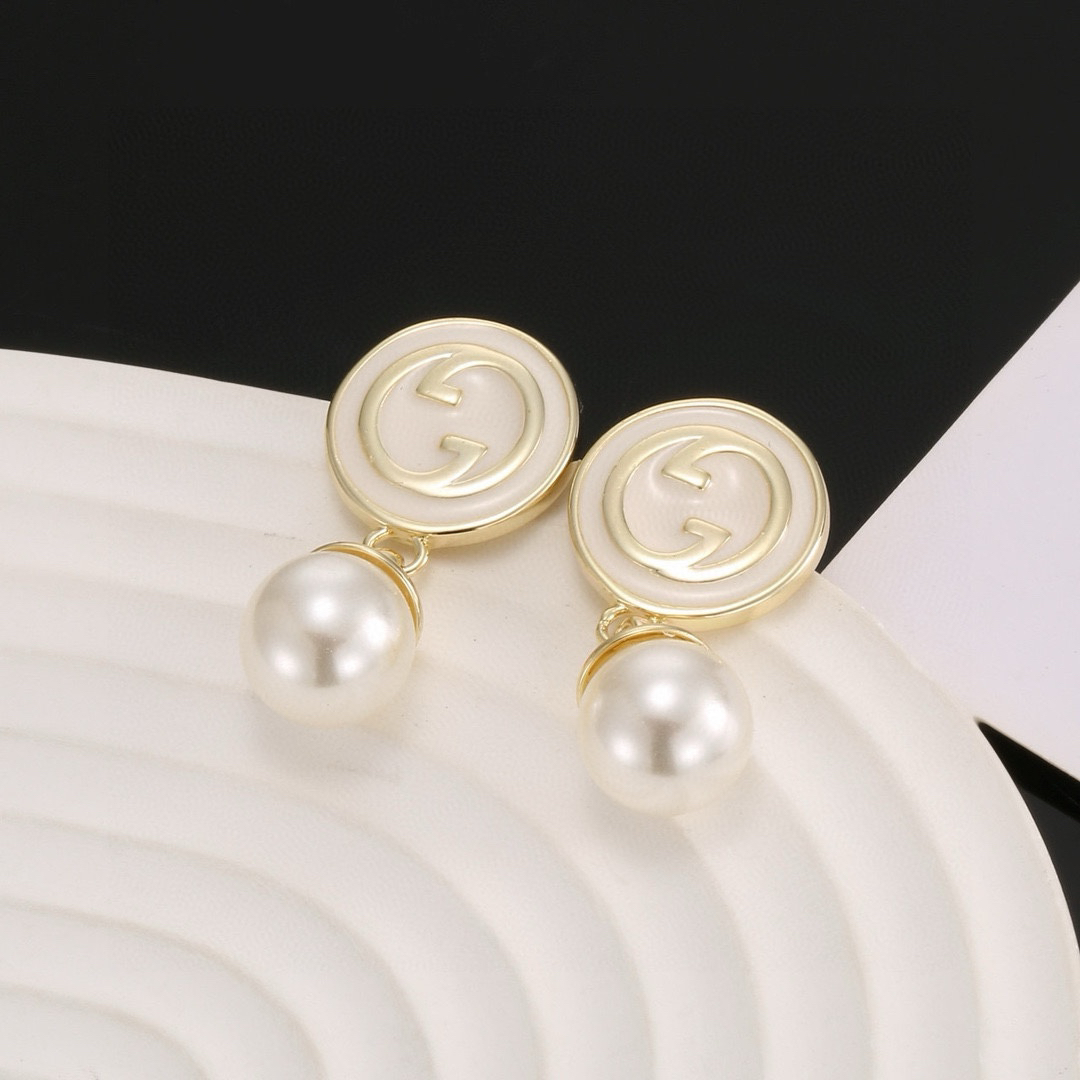 GUCCi Pearl Earrings
