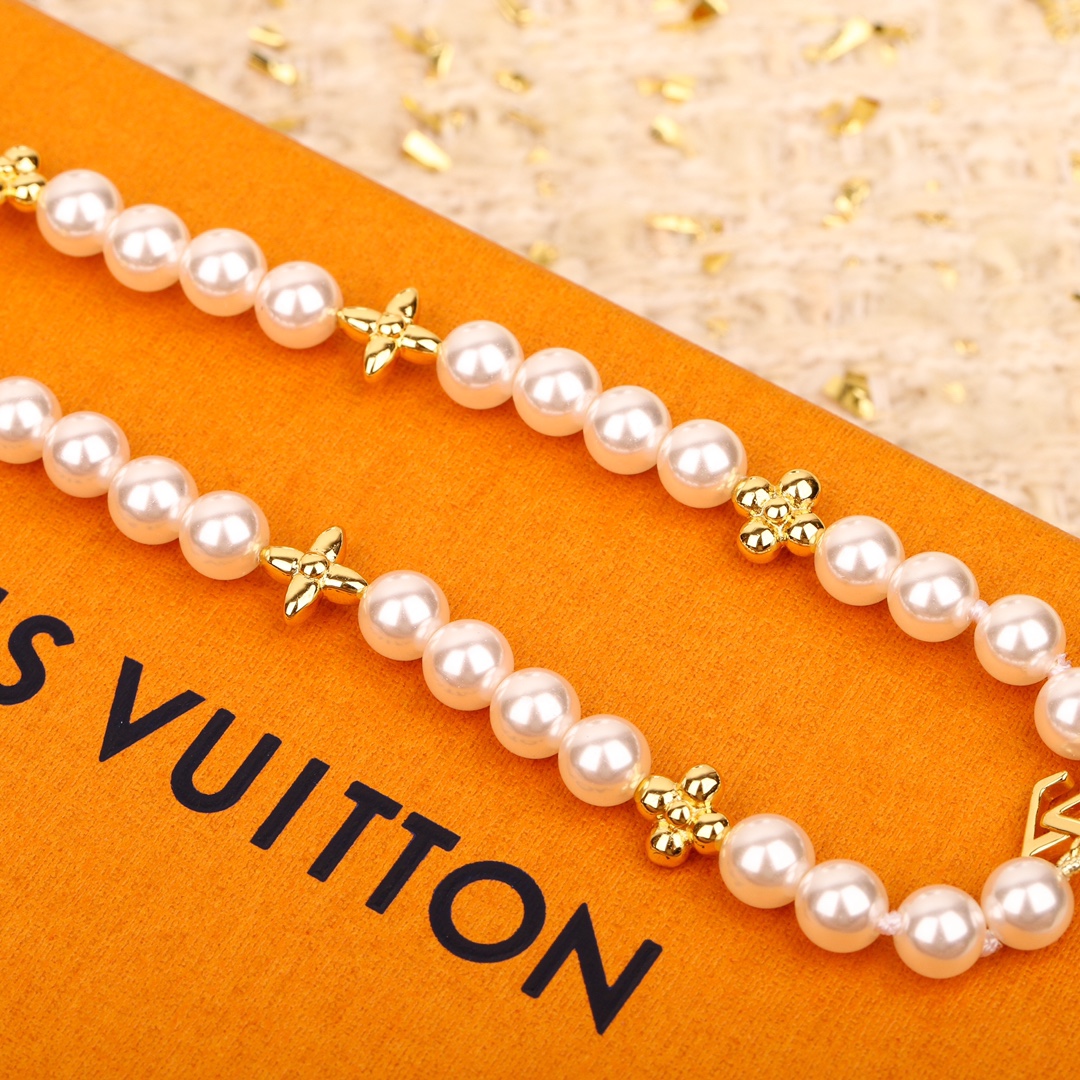Louis Vuitton Golden Flower Pearl Necklace