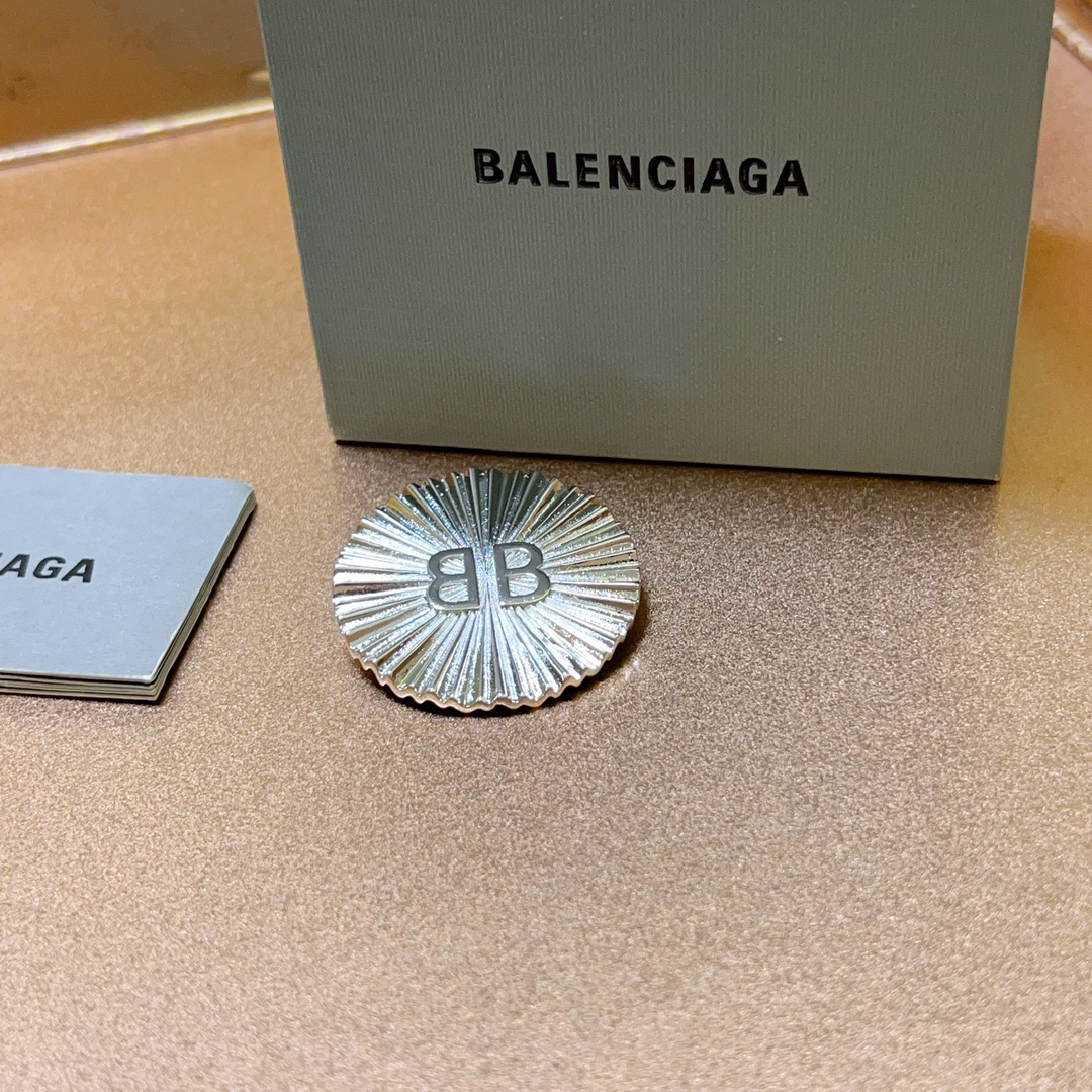 Balenciaga simple floral brooch
