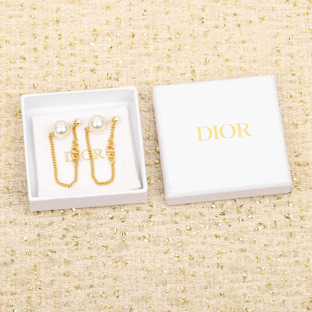 Dior pearl chain earrings