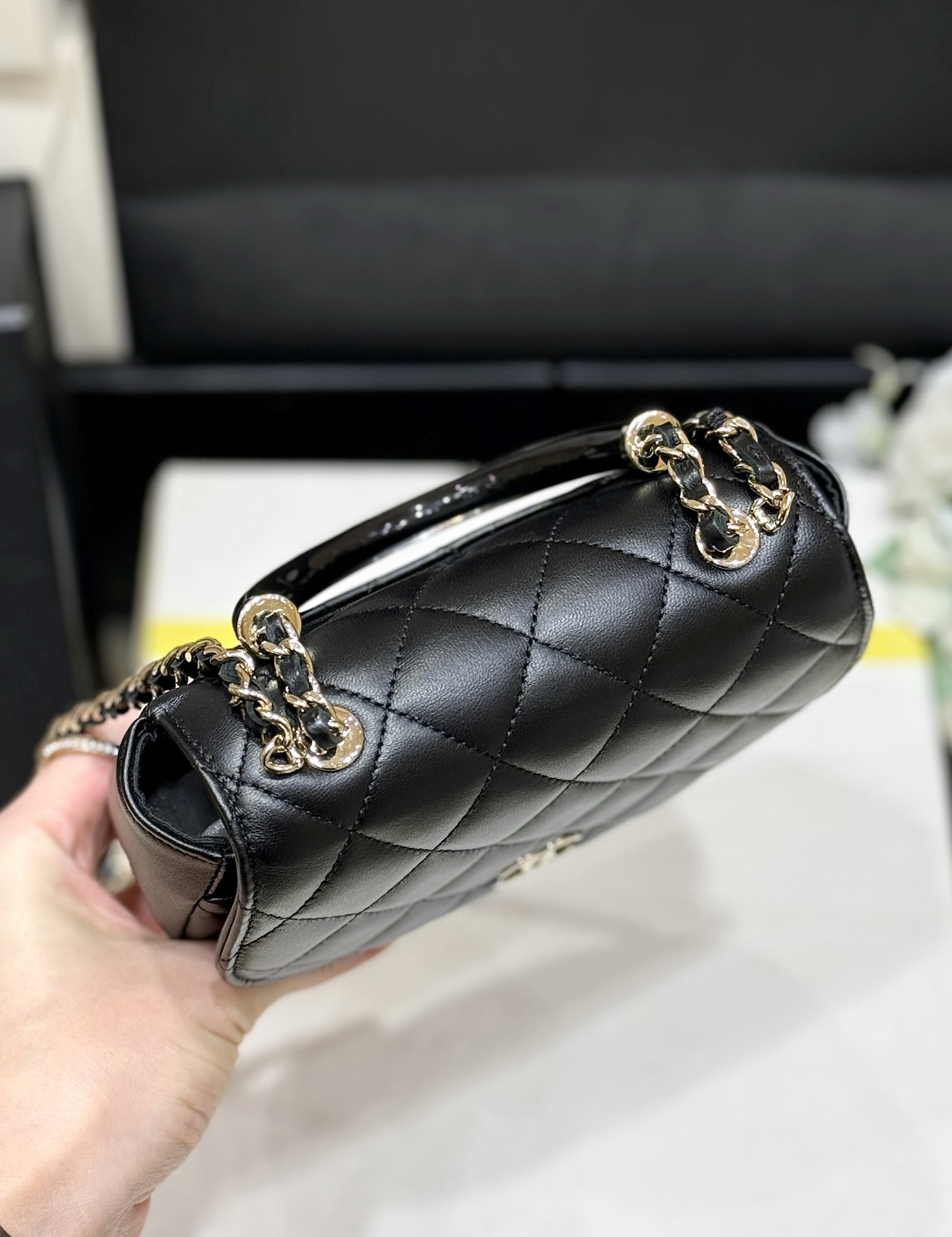 Chanel 25C Early Spring Series Mini Enamel Handle Bag AP441