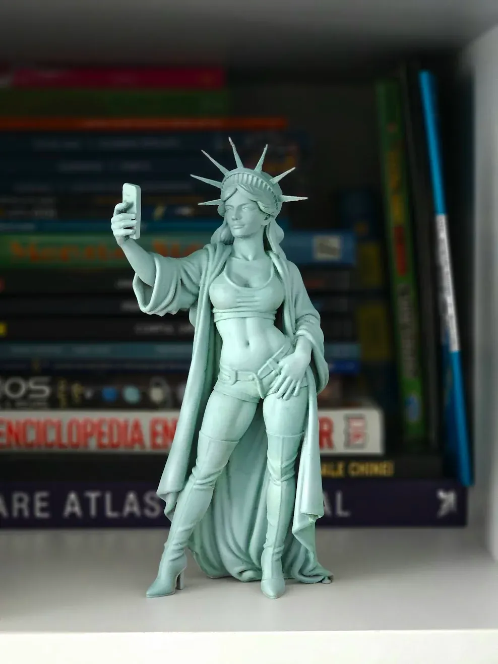 Selfie Figurine Of The Statue Of Liberty