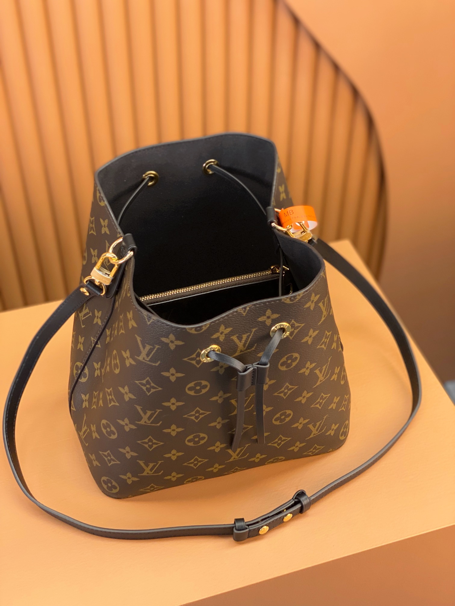 Louis Vuitton NÉONOÉ Medium Handbag M44020