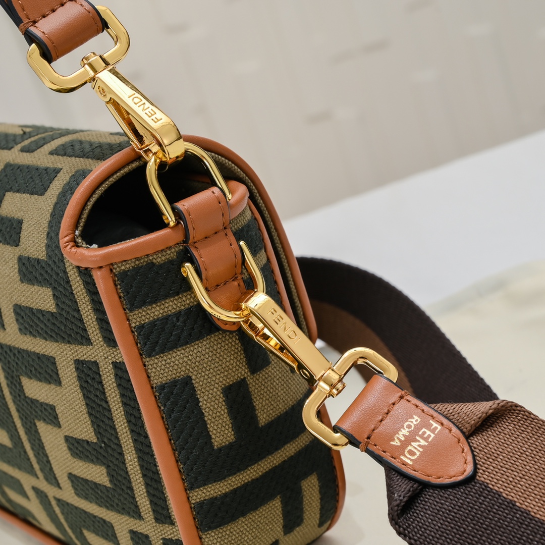 FENDI Baguette Shoulder Bag 1008