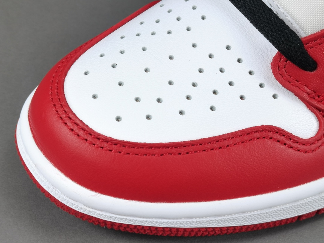 Nike Air Jordan 1 High Retro OGChicago 555088-101