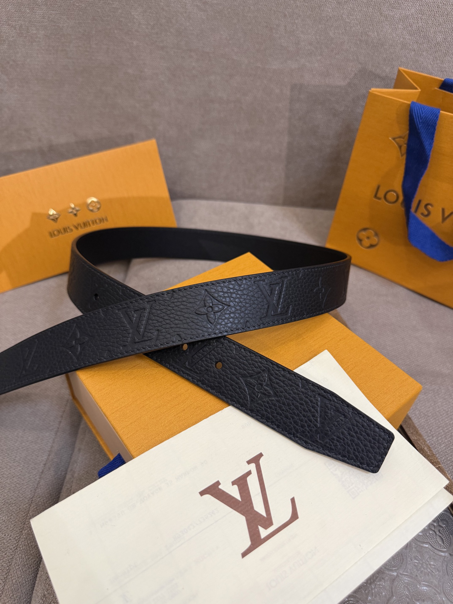 Louis Vuitton embossed cowhide double-sided men's belt, 3.5cm wide