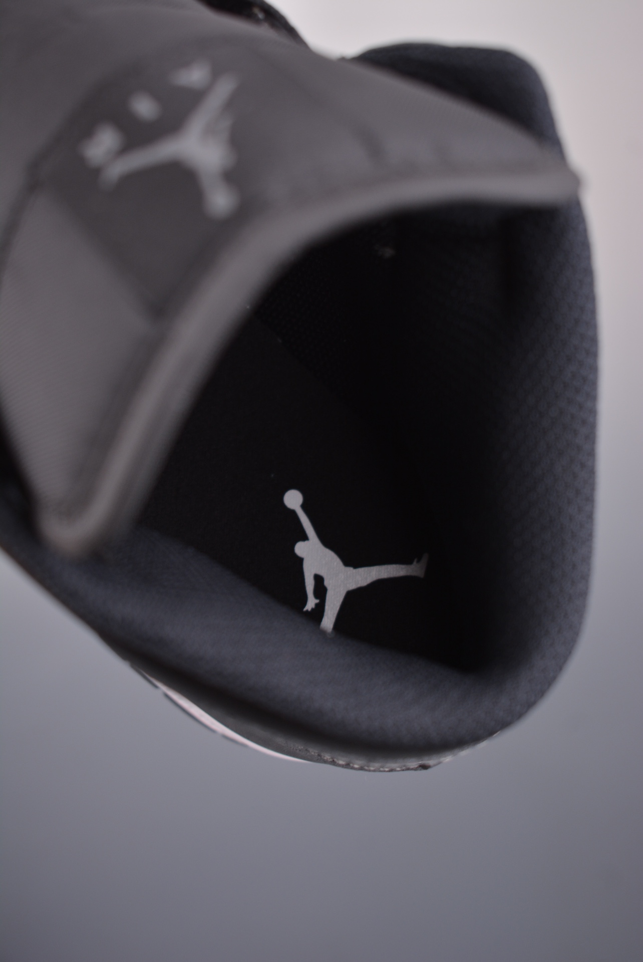 Air Jordan 1 Mid Black Grey  DQ8426-001
