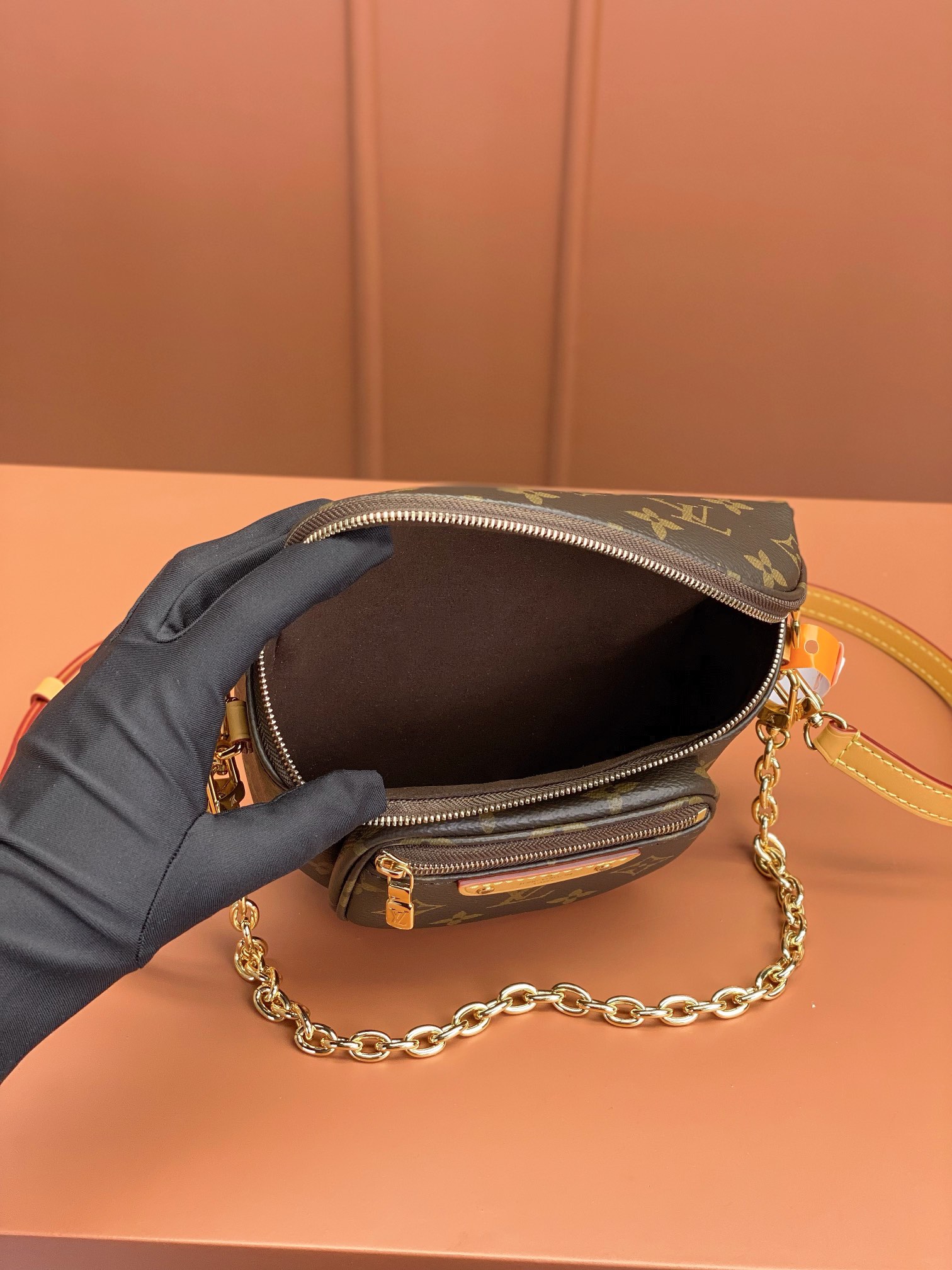 Louis Vuitton MINI BUMBAG Handbag M82335