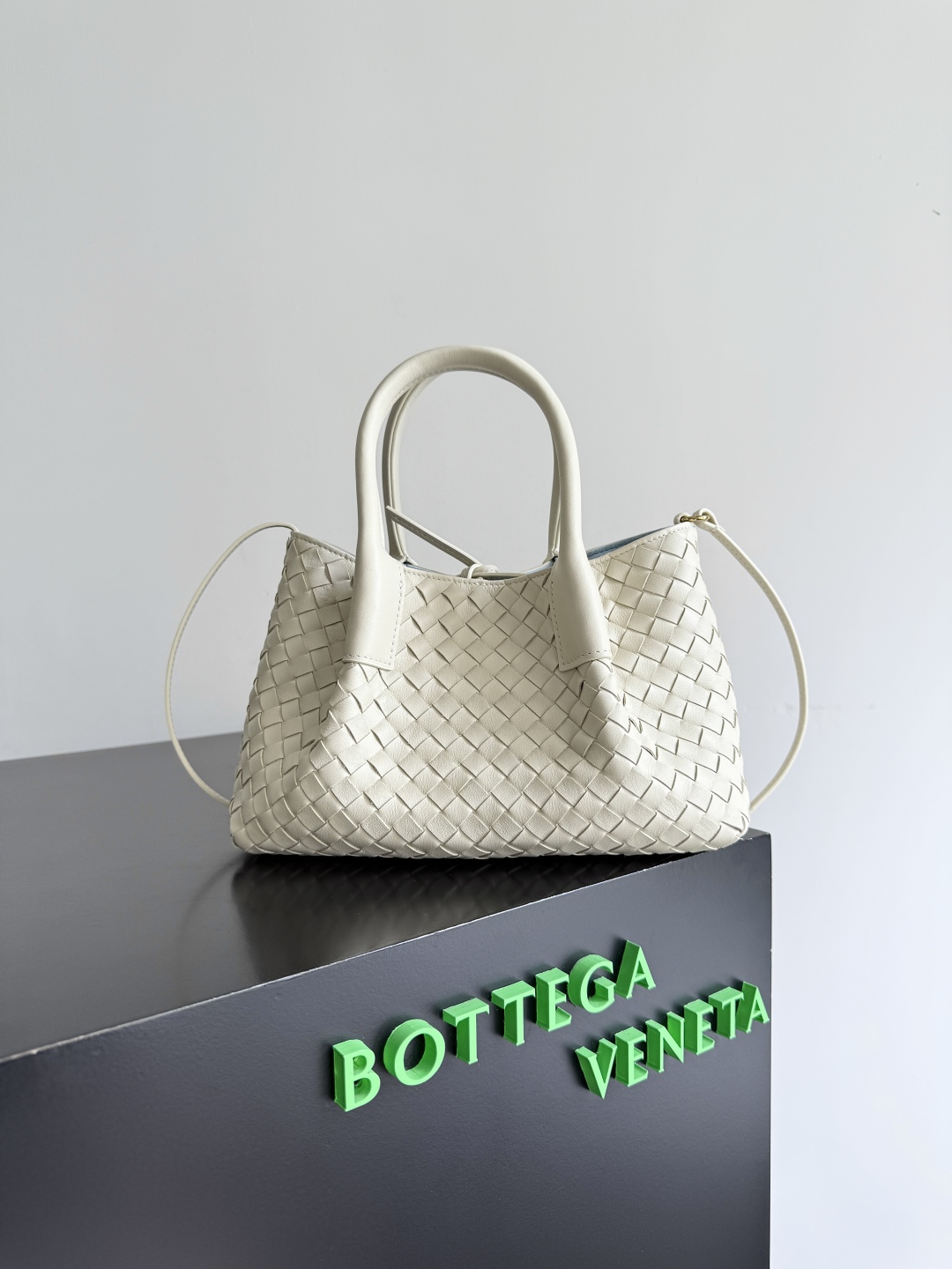 BOTTEGA VENETA 2025 PINACOTECA Small Bag 819004