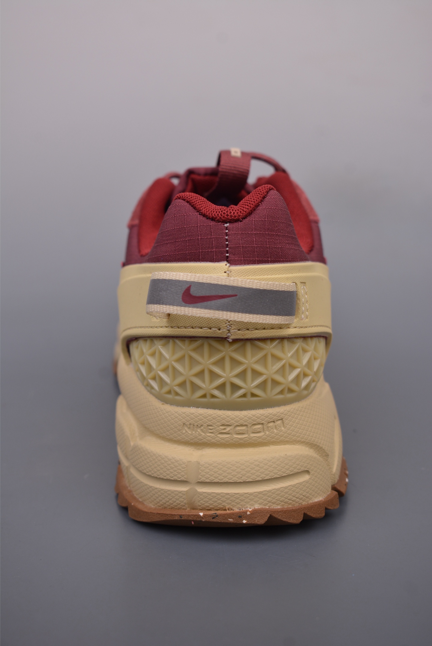 Nike Zoom Vomero 5 RoamTeam Red Gold HQ2181-700
