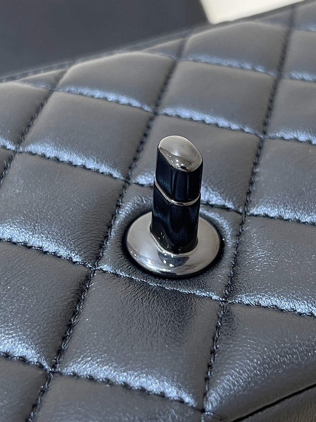 Chanel cf mini handle so black AS2431
