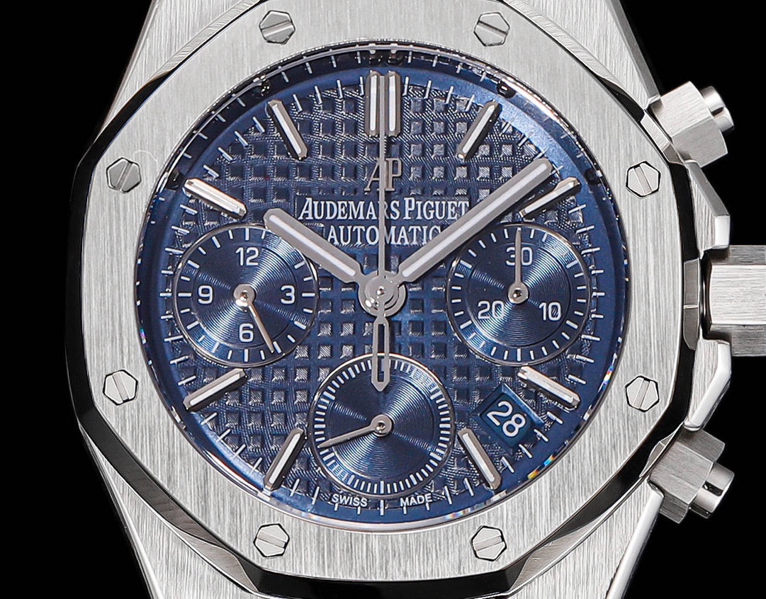 Audemars piguet Royal Oak series 26715BC.ZZ.1356BC.01