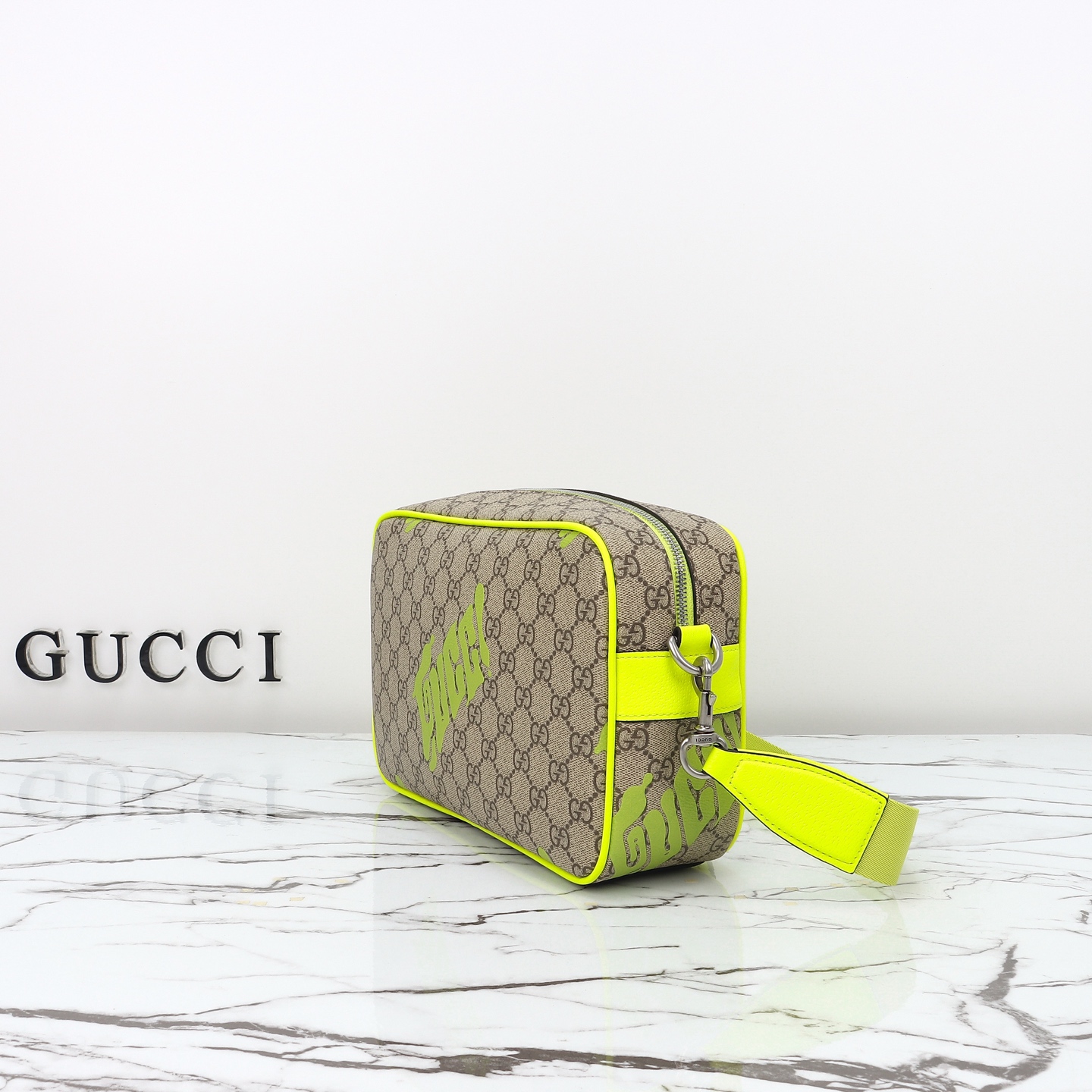Gucci Medium crossbody bag with print 839380 FAEWN 9844