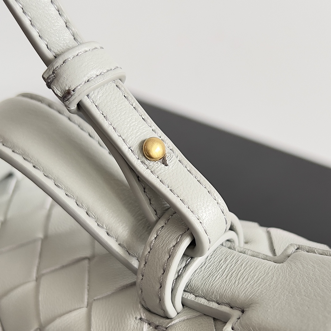 Bottega Veneta 2024 Woven Zippered Baguette Bag 789109