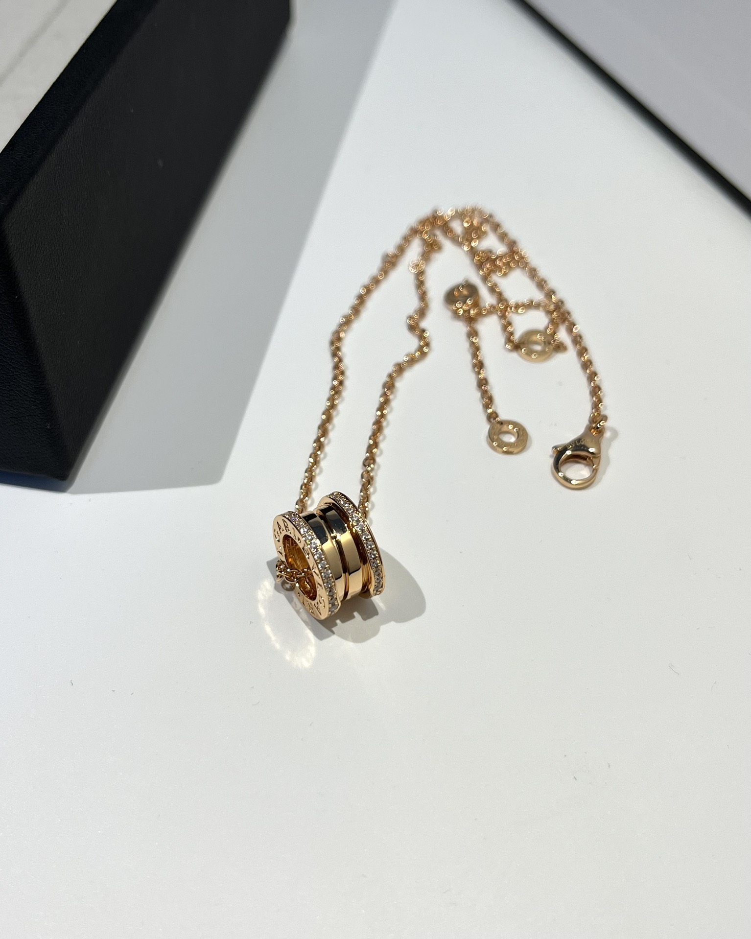 Bulgari B.ZERO1 series diamond spring necklace