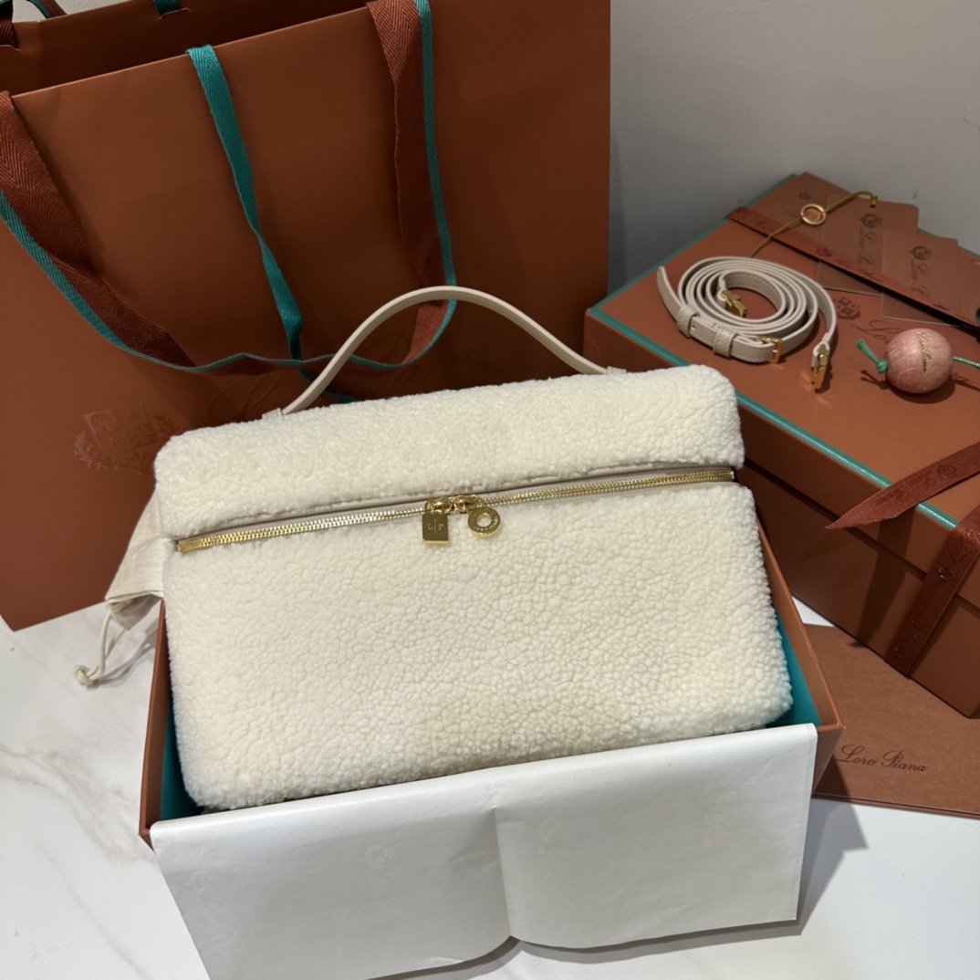 Loro Piana Extra pocket L27 series handbag