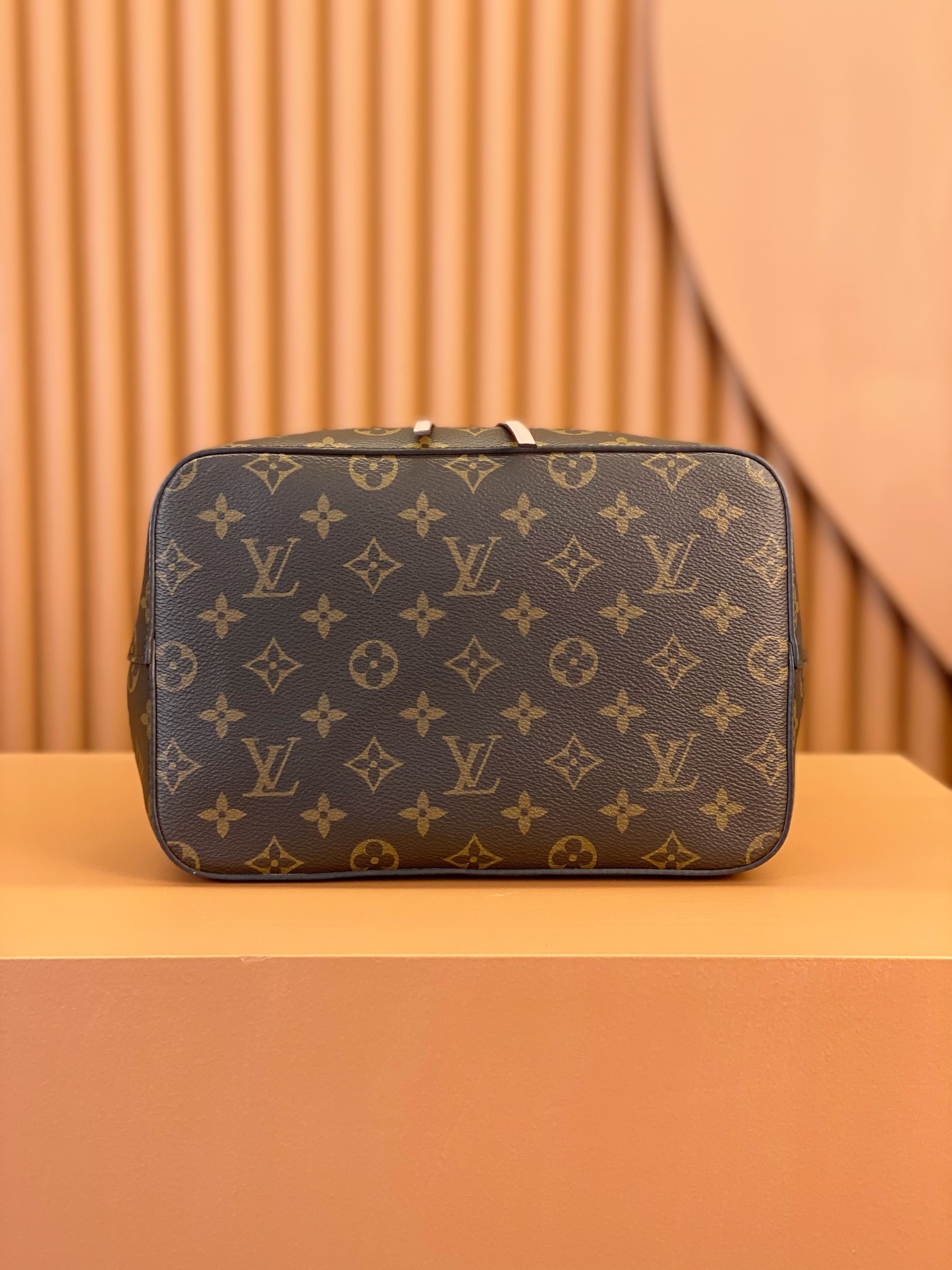 Louis Vuitton NÉONOÉ Medium Handbag M44002