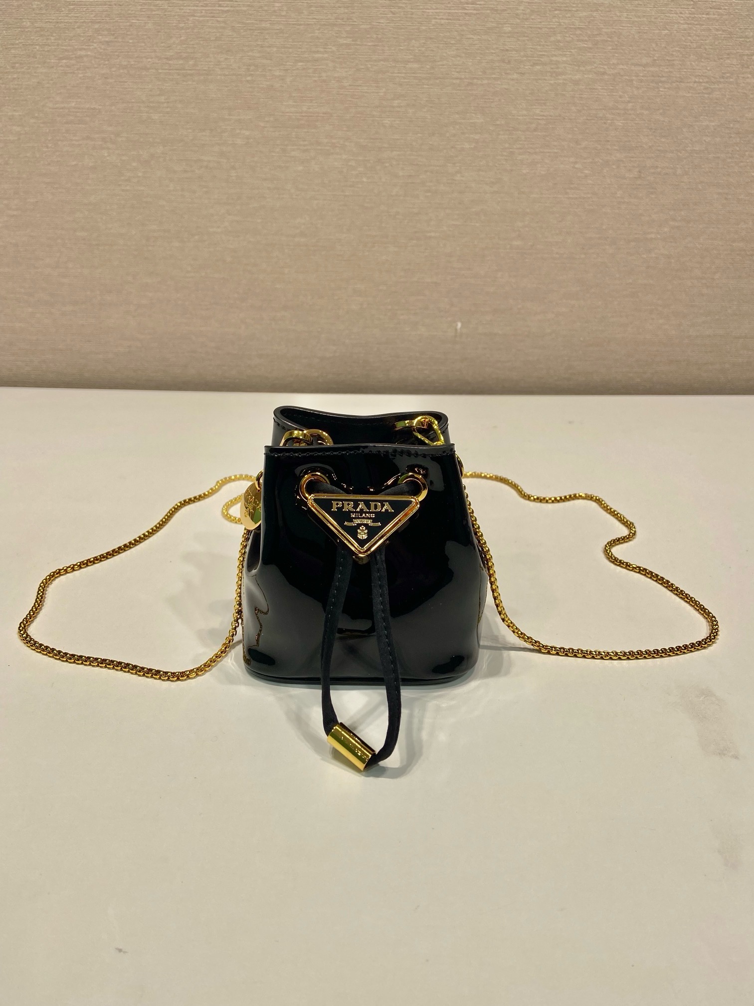Prada patent leather small bucket 1NR016