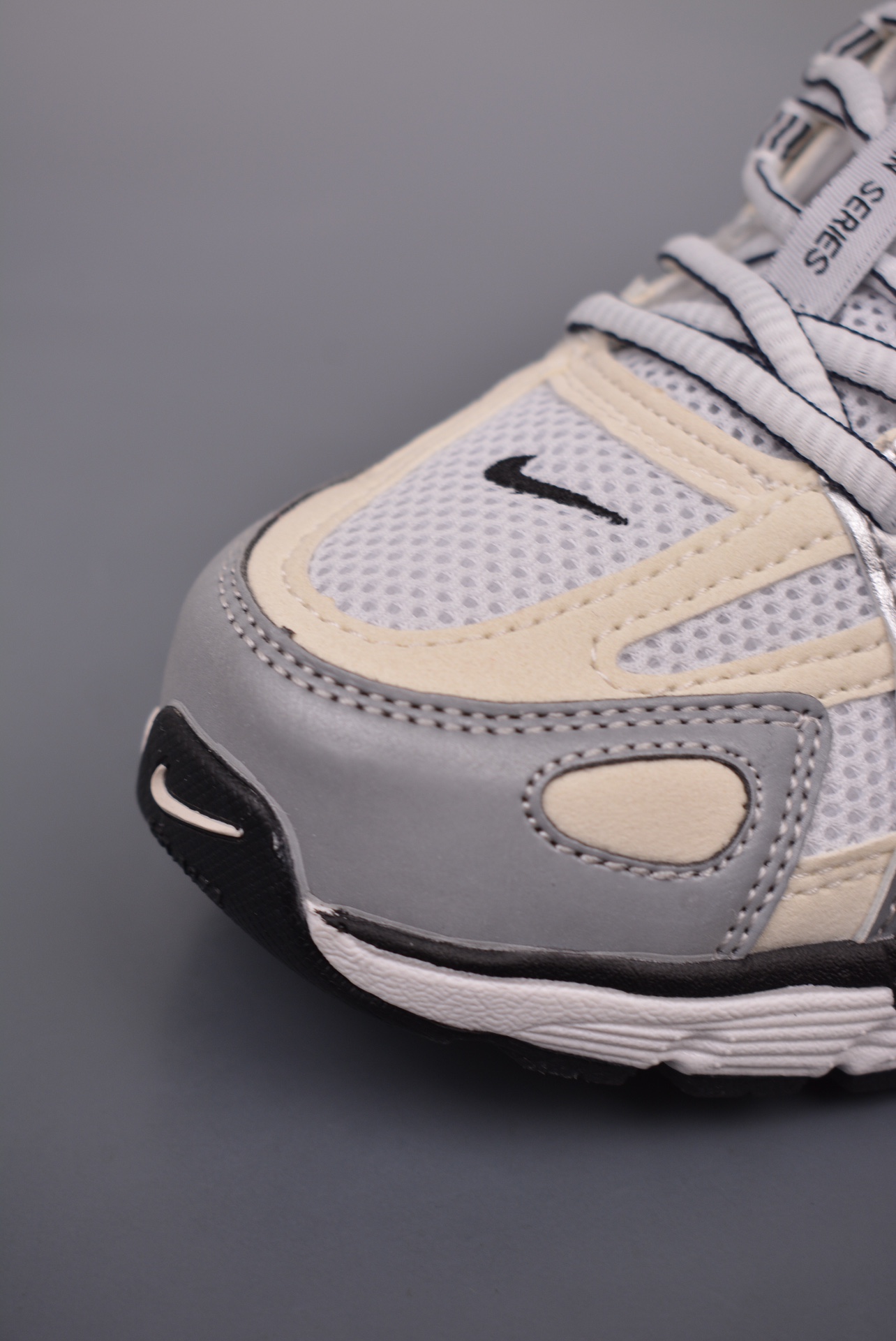 Nike P-6000 PremiumCoconut MilkMetallic Silver FV6603-100