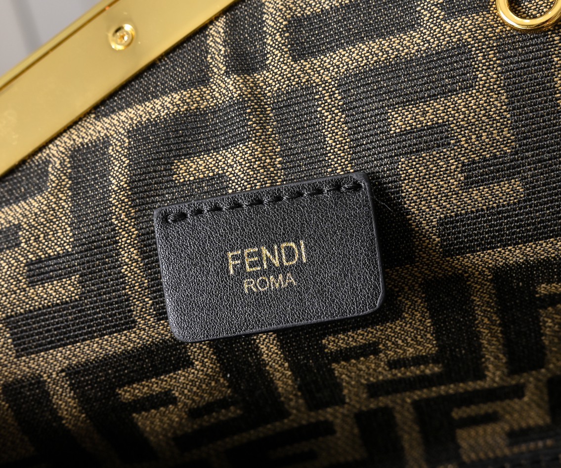 FENDI First Shoulder Bag 80016