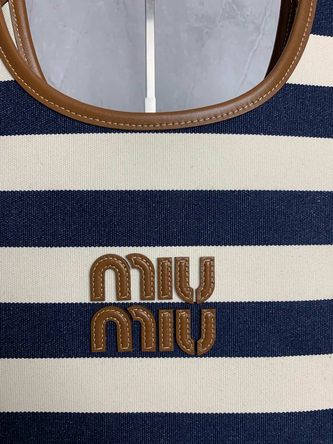 Miu Miu Vertical Tote Bag 5BG231