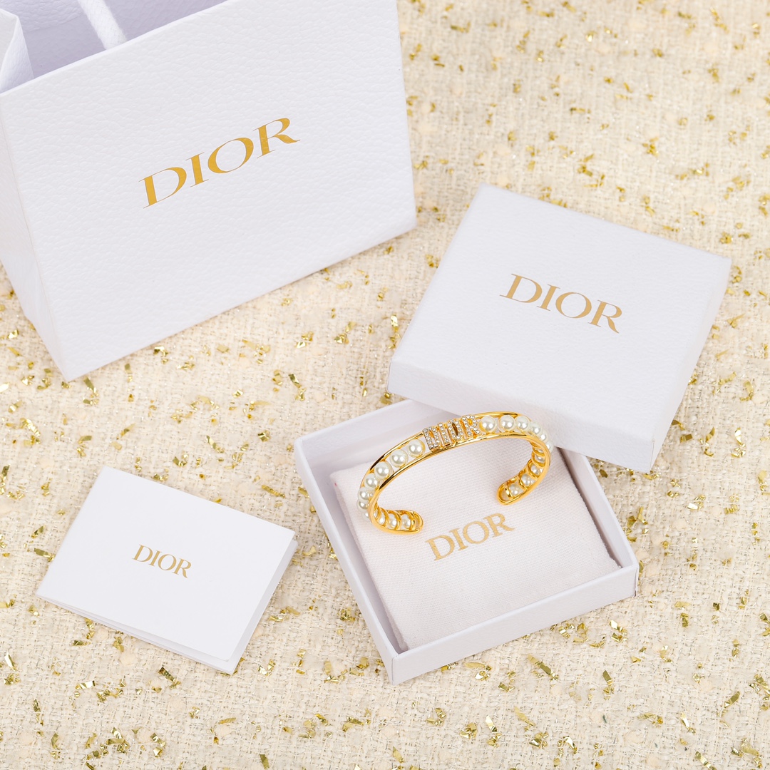 Dior Pearl Letter Bracelet