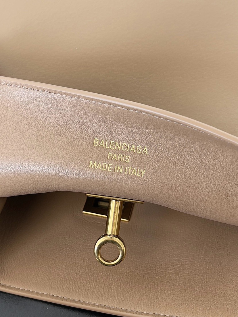 Balenciaga Winter 2024 Collection Bel Air Hobo